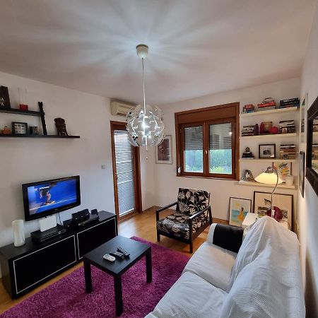 One Bedroom Centre Apartment พอดโกริกา ภายนอก รูปภาพ