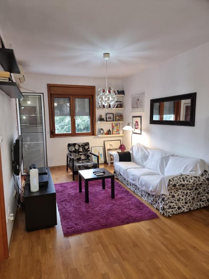 One Bedroom Centre Apartment พอดโกริกา ภายนอก รูปภาพ