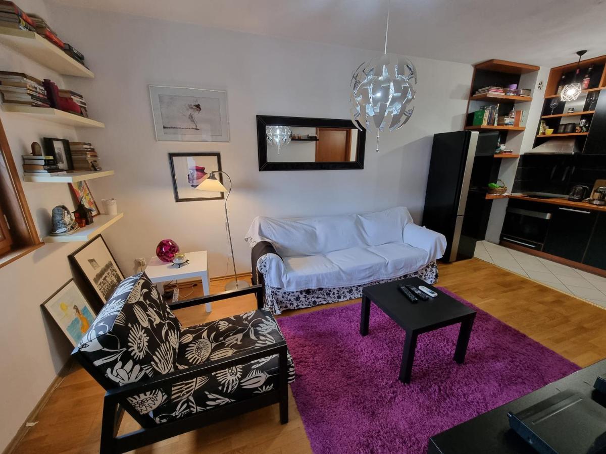 One Bedroom Centre Apartment พอดโกริกา ภายนอก รูปภาพ