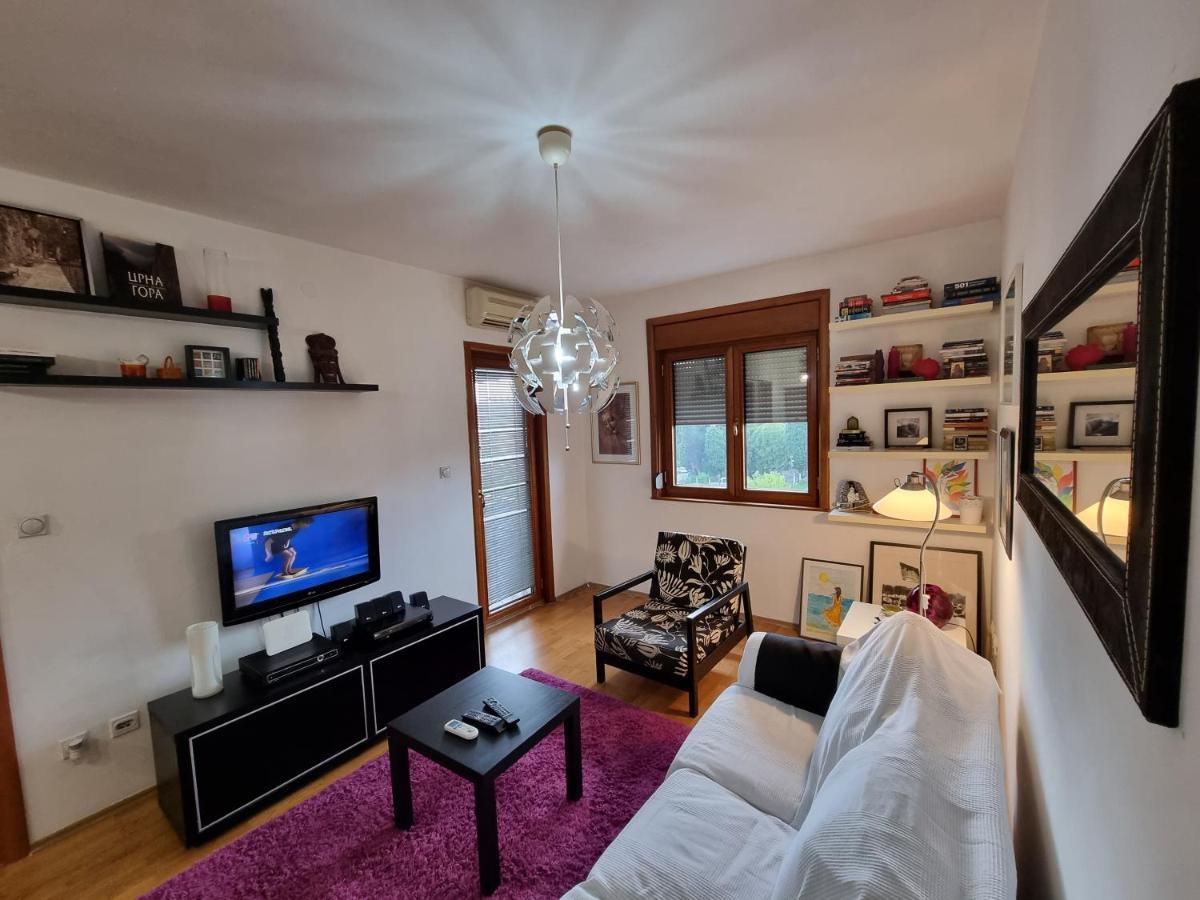 One Bedroom Centre Apartment พอดโกริกา ภายนอก รูปภาพ