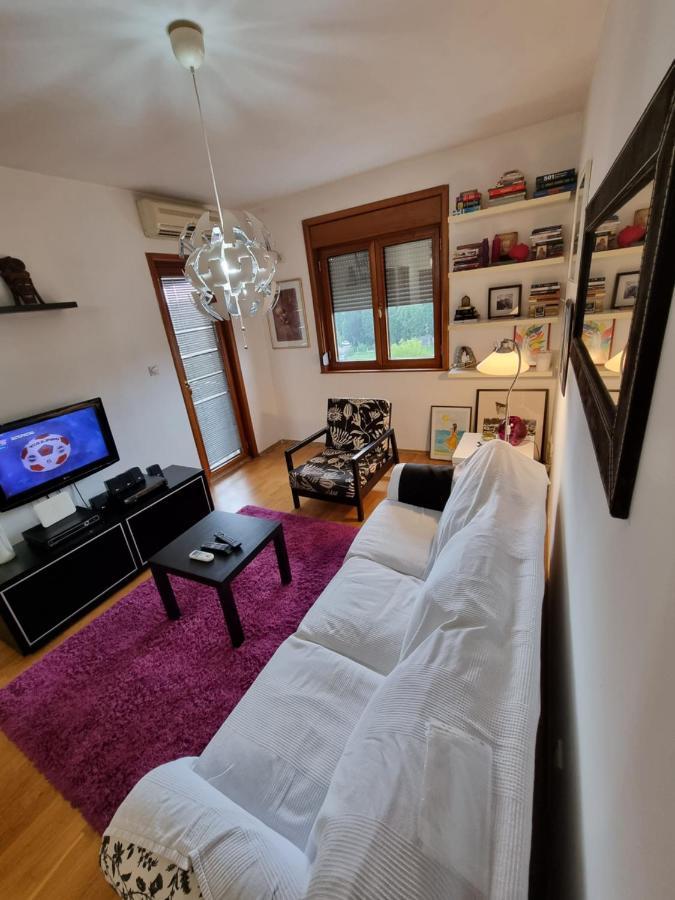 One Bedroom Centre Apartment พอดโกริกา ภายนอก รูปภาพ