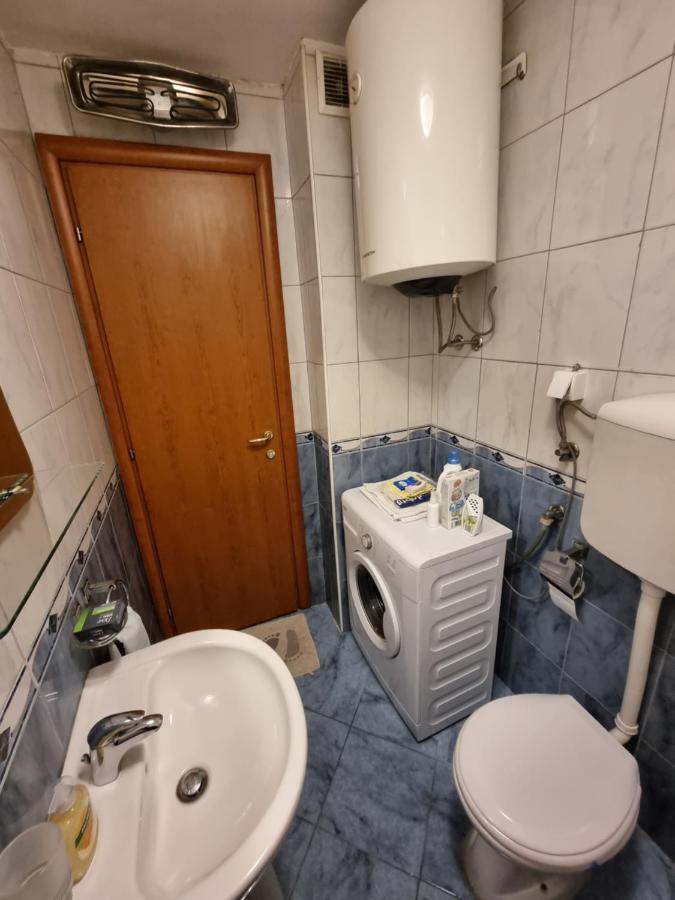 One Bedroom Centre Apartment พอดโกริกา ภายนอก รูปภาพ