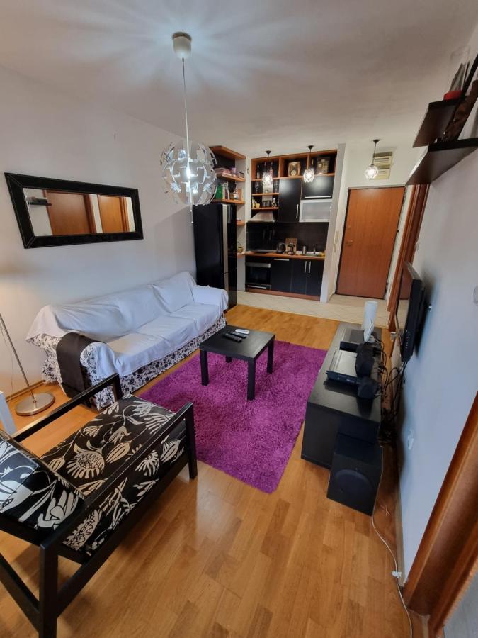 One Bedroom Centre Apartment พอดโกริกา ภายนอก รูปภาพ