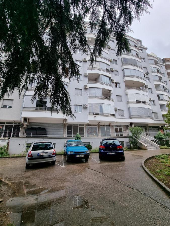 One Bedroom Centre Apartment พอดโกริกา ภายนอก รูปภาพ
